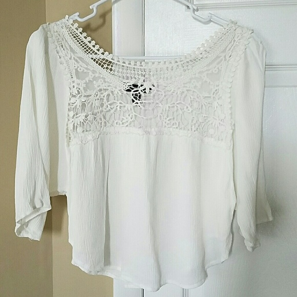 Very pretty cream, lace top, size small - Picture 1 of 3